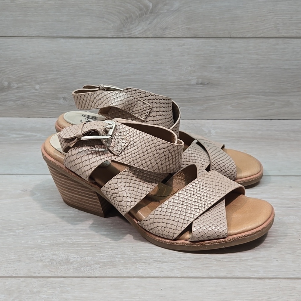 Sofft Women Ankle Leather Heels Sandals shoes sz 8.5M